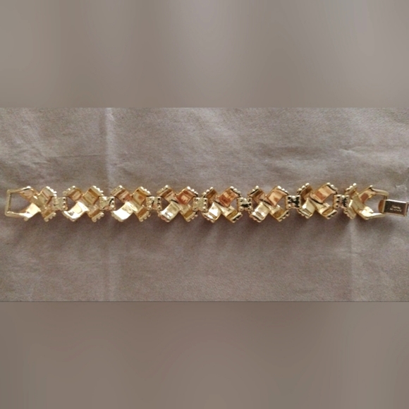 Napier 90s Gold-Plated Chunky X Link Patent Bracelet - Picture 9 of 12